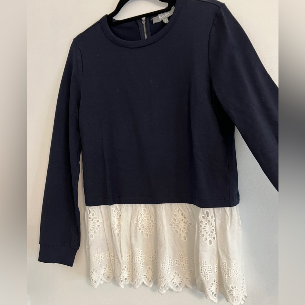 Gorgeous top, navy blue and white, size S